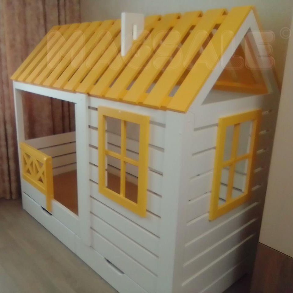 картинка Детская кровать-домик из массива Виктория от магазина makosa.ru